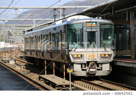 Maizuru Line 223 series 88642561