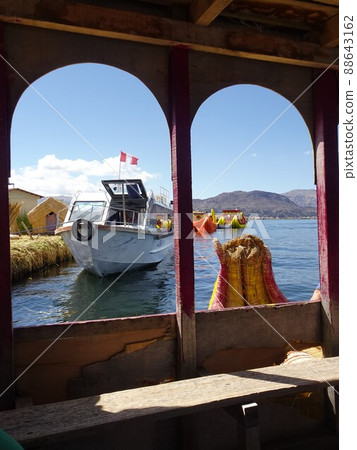 [Peru] View of Lake Titicaca and Uros Island from the Totora ship (Puno) 88643162