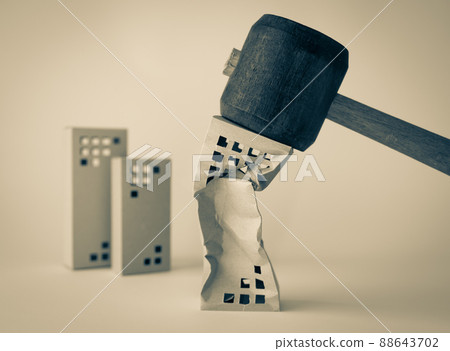 Destroy the building Real estate poor performance Aging Hammer and building Dispose of the condominium and dismantle 88643702