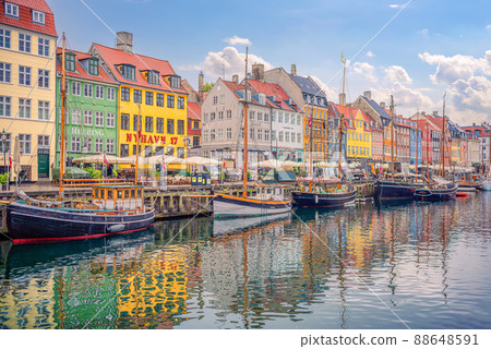 Many popular restaurants, cafes and bars in the old colorful houses on the Nyhavn waterfront. Copenhagen, Denmark. 88648591