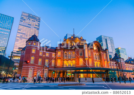 Tokyo cityscape of Japan Aka-renga station building of Tokyo station, businessmen and office ladies returning home. Corona is still ... = April 12 88652013
