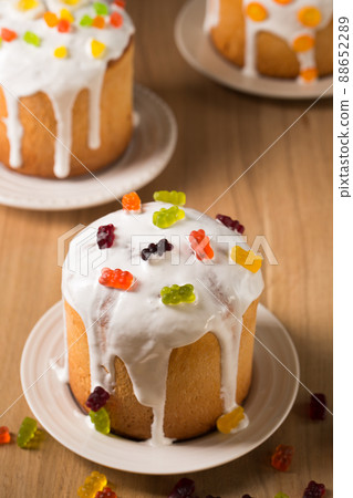 Easter cake with jelly sweets and kumquat Easter cake with jelly sweets and kumquat 88652289