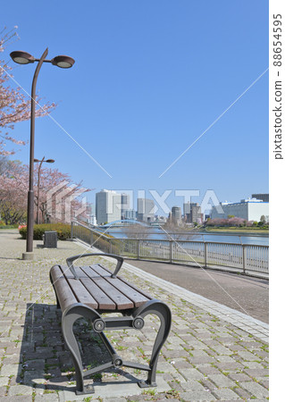 Scenery of Etchujima Park from Sumida River Terrace, Tokyo 88654595