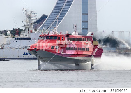 清爽的海面衝刺... 穿梭於東京港灣的噴射輪 88654681