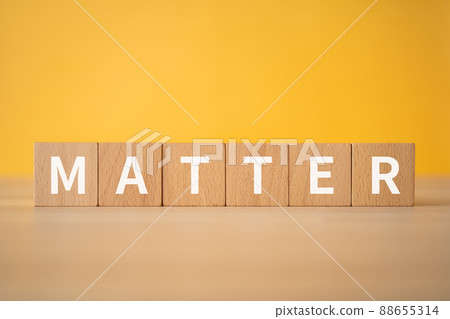 上面寫有“MATTER”的積木 88655314