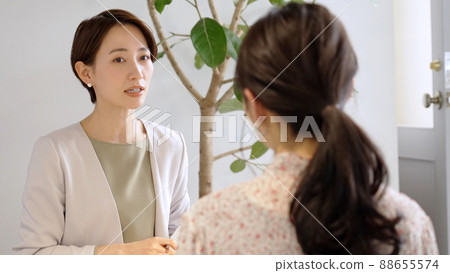 Business woman meeting Business woman meeting 88655574