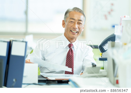 商人老人 88656347