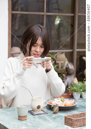 咖啡廳露台上的假日午餐 88656407
