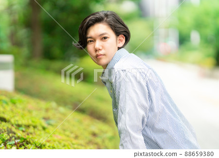 A young man 88659380