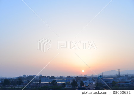 清爽的黎明之城日出天空 清爽的黎明之城日出天空 88660621