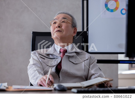 Image of the president of a small and medium-sized enterprise Image of the president of a small and medium-sized enterprise 88661022