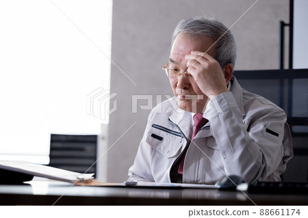 Image of the president of a small and medium-sized enterprise Image of the president of a small and medium-sized enterprise 88661174