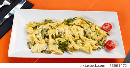 Scrambled eggs with garlic, shrimp and asparagus Scrambled eggs with garlic, shrimp and asparagus 88661472