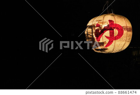 Creepy lanterns that illuminate the darkness 88661474