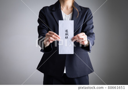 Retirement for women with a letter of resignation 88661651