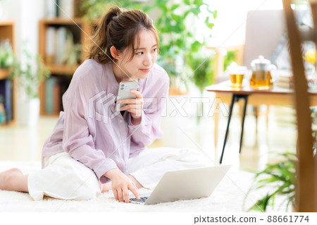 女性 PC 生活 生活方式 新常態 88661774