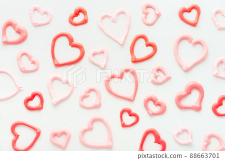 sweet meringue kiss cookies of heart shapes 88663701