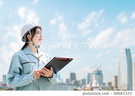 以城市為背景的建築工人 88665323