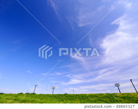 從東京葛飾奧戶的中川銀行仰望春天的景色 88665327