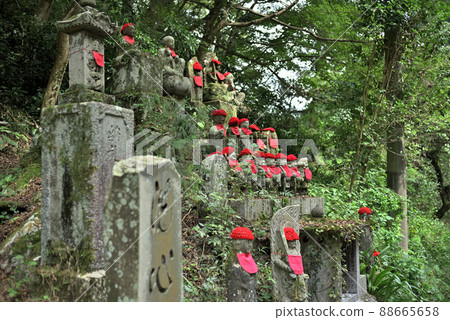 高尾山小道上的地藏 88665658