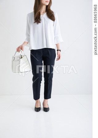 Female office lady standing with a handbag 88665968