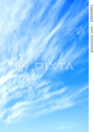 Sky cloud Cirrus cloud A streak-like pattern that looks like it was swept with a brush Vertical 88666661