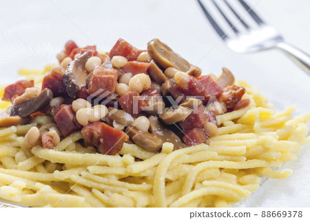 spatzles with bacon, beans and mushroom sauce 88669378