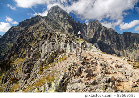 Rocky peak Lomnicky stit in High Tatras mountains, Slovakia Rocky peak Lomnicky stit in High Tatras mountains, Slovakia 88669585