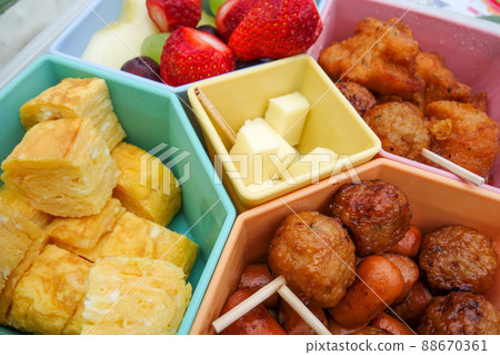 Picnic lunch box color removal Picnic lunch box color removal 88670361
