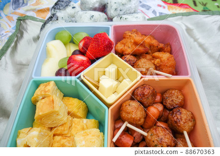 Picnic lunch box color removal Picnic lunch box color removal 88670363