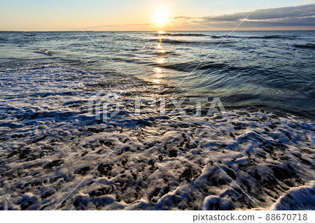 Sunset in the Japan Sea Sunset in the Japan Sea 88670718