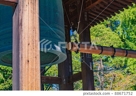 [Tokyo cityscape] Bell tower of Zoujoji Temple 88671752