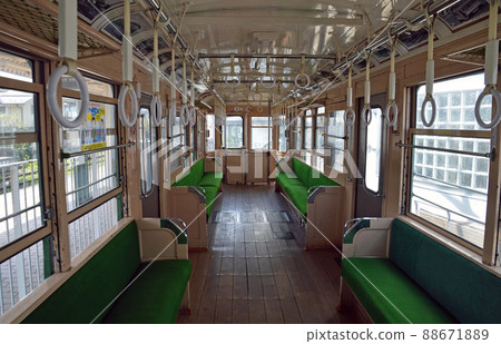 Inside the Enoden train 88671889