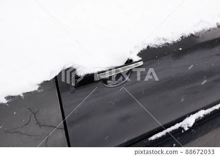Snow on side door of the car Snow on side door of the car 88672033