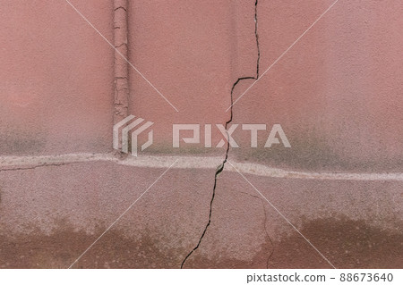 Old crack broken concrete wall damage background cement cracked dirty texture 88673640