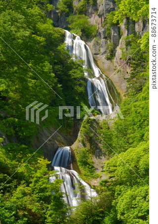 Long exposure of the waterfall 88673714