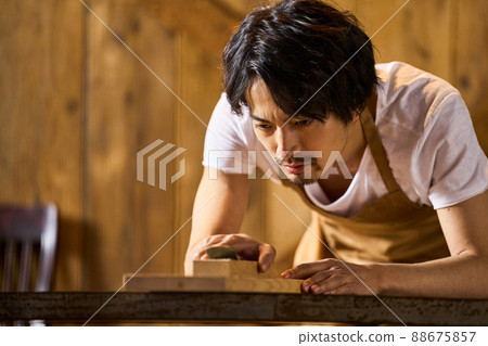 男青年工匠 男青年工匠 88675857