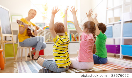 Group of children and teacher in the music class 88676032
