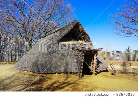 Pit-house dwelling in the Yayoi period (Otsuka Saikachi Ruins Park, Yokohama City) Pit-house dwelling in the Yayoi period (Otsuka Saikachi Ruins Park, Yokohama City) 88676856