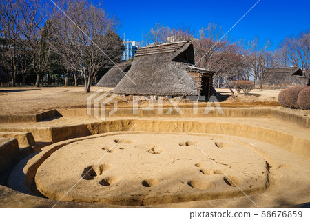 Pit-house dwelling in the Yayoi period (Otsuka Saikachi Ruins Park, Yokohama City) 88676859