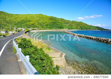 Amami Oshima: The blue sea along the road and the fresh green Kudadon village Amami Oshima: The blue sea along the road and the fresh green Kudadon village 88677880