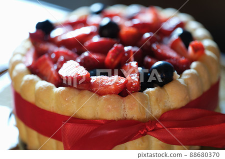 Delicious floury sweet cake with strawberries and currants 88680370