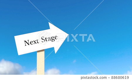 箭頭路標_藍天背景_右空間_NextStage與文本 箭頭路標_藍天背景_右空間_NextStage與文本 88680619