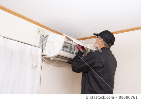 工人撤回空調 88680761