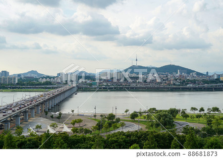 南山塔和盤浦大橋 88681873