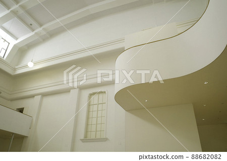 Kyocera Museum, white space with a classical impression curve 88682082