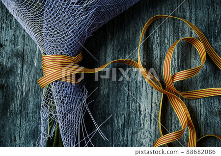 bouquet tied with a Catalan flag-patterned ribbon bouquet tied with a Catalan flag-patterned ribbon 88682086