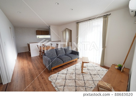 新房子的客廳/餐廳 88683020