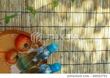 << Japan >> Summer image of Japan. Ramune, tomato and blind sunbeams 88683792