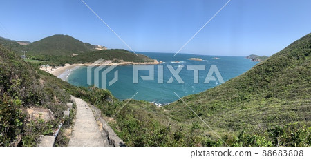 香港有很多島嶼，週末可以乘船輕鬆前往偏遠島嶼。 88683808